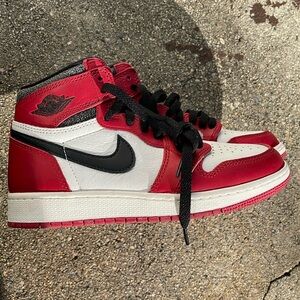 Nike Air Jordan 1 Retro High OG Red White Black lost and found